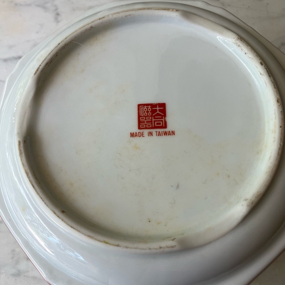 Imari Covered Vegetable Bowl - Picture 4 of 4